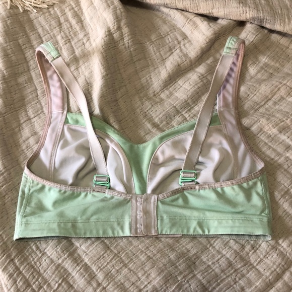 Lululemon “ta ta tamer” sports bra - Picture 5 of 6